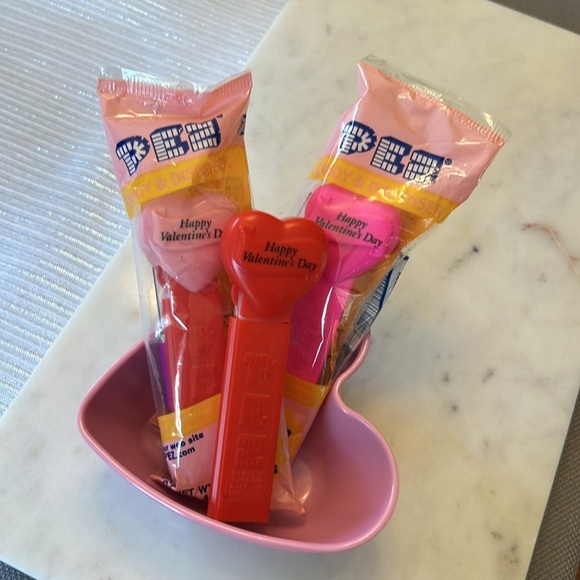 Happy Hearts Day Heart Shaped PEZ Vintage NEW IN PACKAGE Collectible Pink 1 - Picture 3 of 10